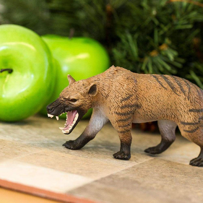 Hyaenodon Gigas Toy | Dinosaur Toys | Safari Ltd.
