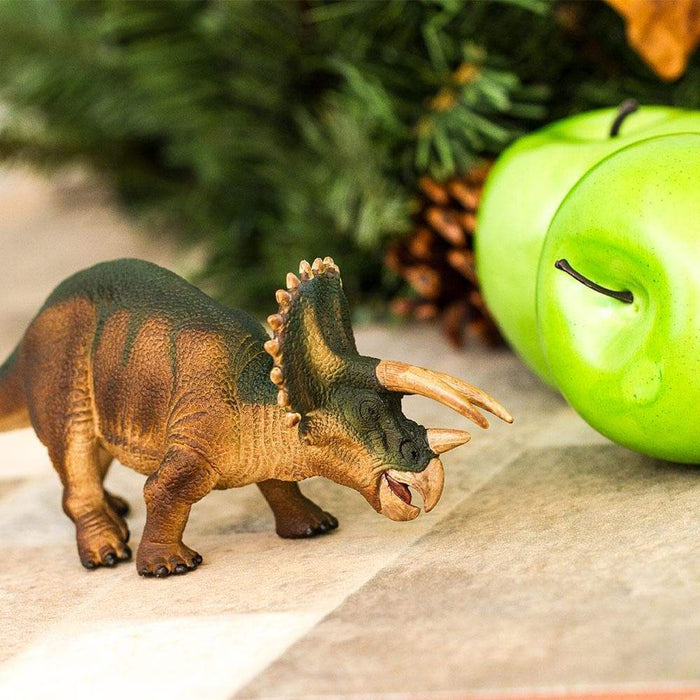 Triceratops Toy | Dinosaur Toys | Safari Ltd.