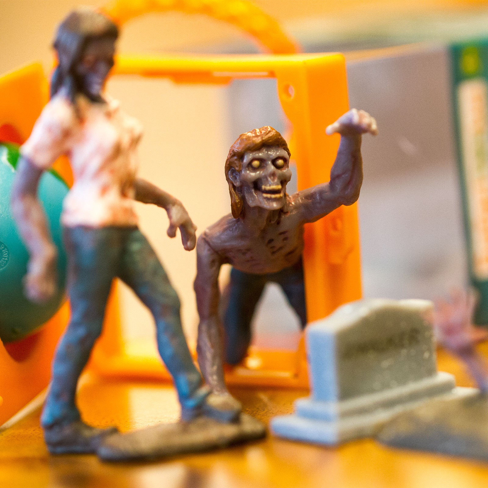 Zombies Super TOOB® Figurine Set – 12 Zombie Figures | Safari Ltd