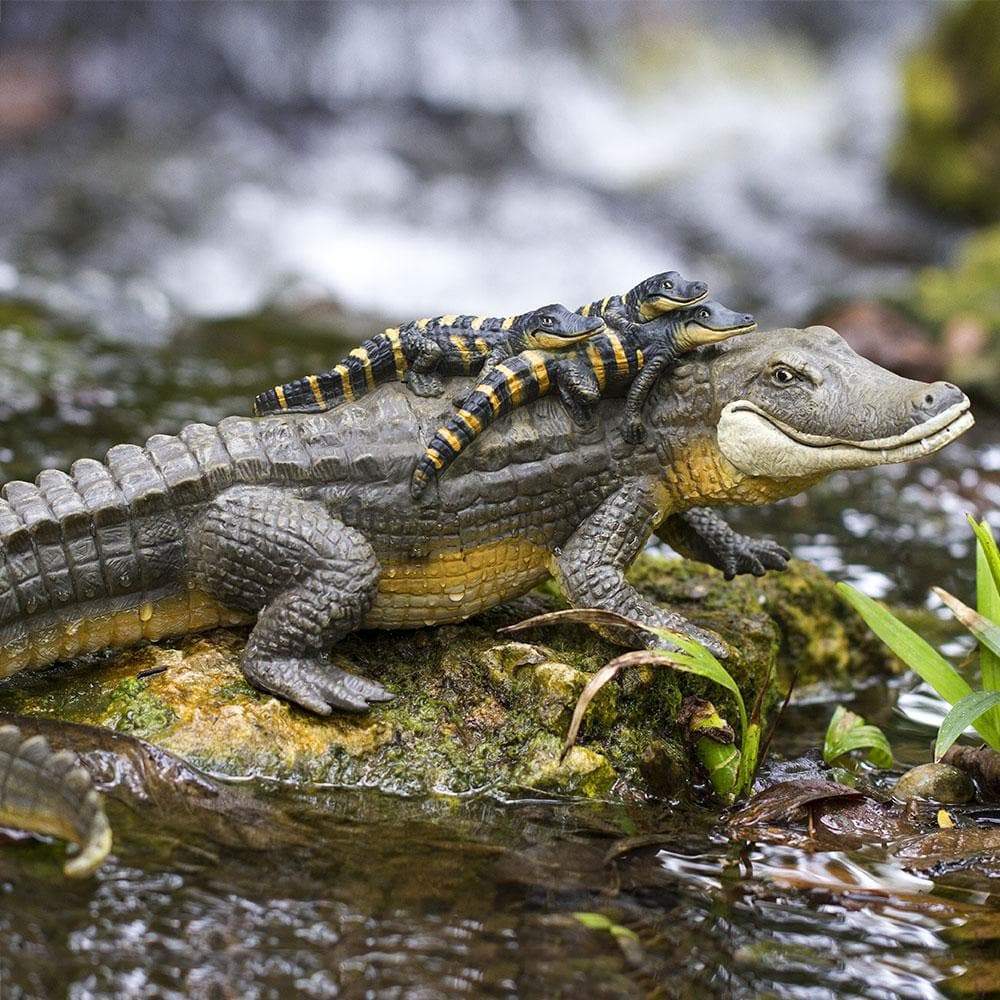 Alligator with Babies Figure – Realistic Reptile Toy for Kids