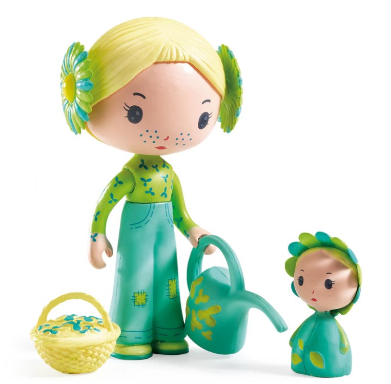 The DJECO Tinyly Flore & Bloom figure set features two flower-inspired dolls: Flore, the larger doll with yellow hair, floral hairpieces, a watering can, and dressed in green, alongside Bloom, a smaller doll wearing a flower hat and green outfit next to a yellow basket.