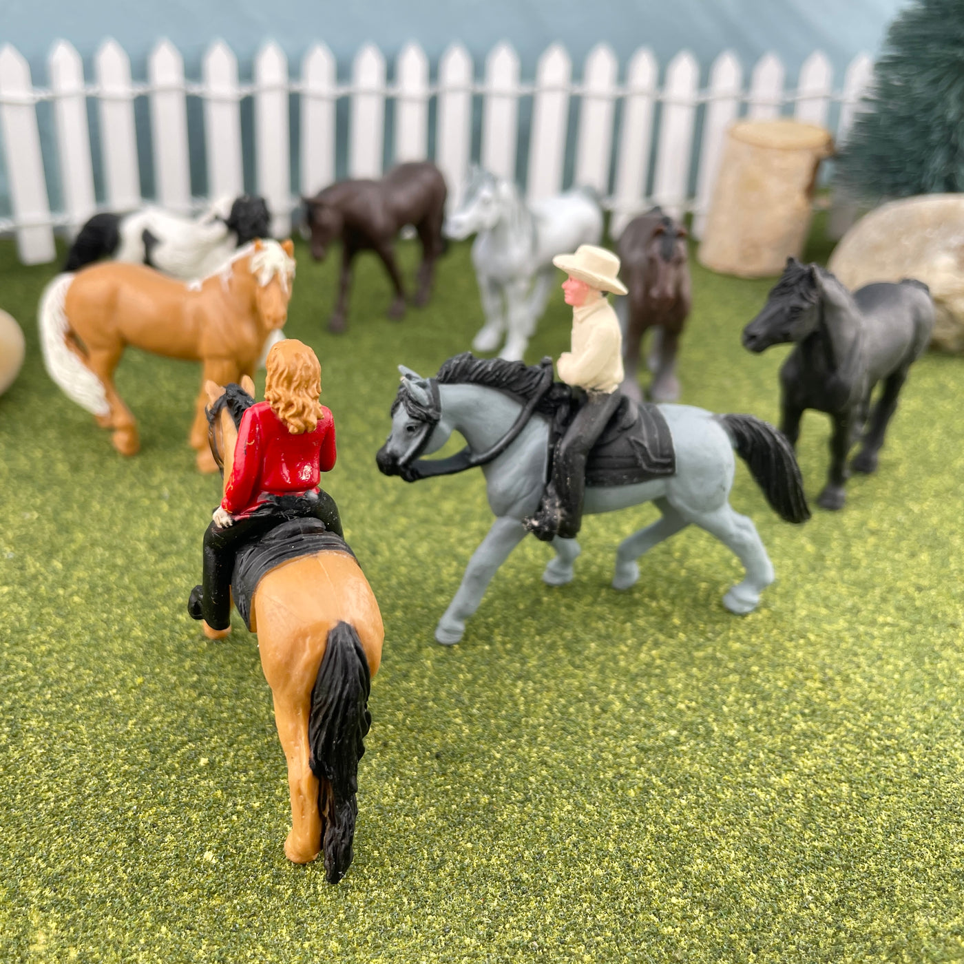 Horses & Riders TOOB® | TOOBS® - Mini Toys | Safari Ltd®
