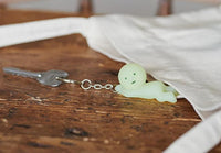 SMISKI Keychain - Grabbing |  | Safari Ltd®