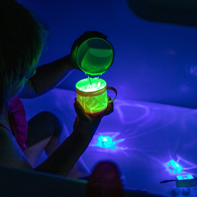 Pippa  - Glo Pals 4-Pack Green Light Up Cubes