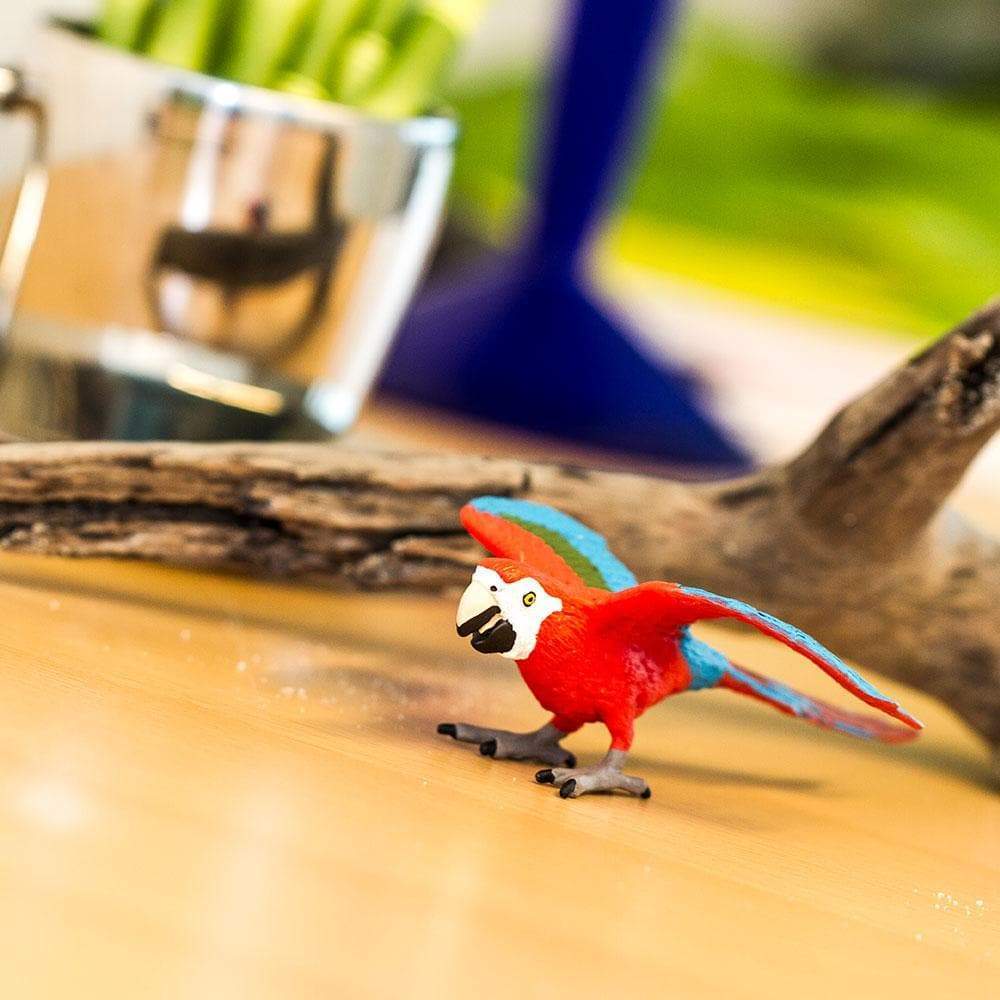 Green-winged Macaw Toy | Safari Ltd®