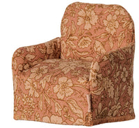 The Maileg Folding Chair, Mouse - Flower by Maileg is a charming dollhouse miniature seat adorned with a pinkish-brown floral fabric featuring large flowers and leaves, perfect as a decorative piece or as the ideal chair for your Maileg mouse.
