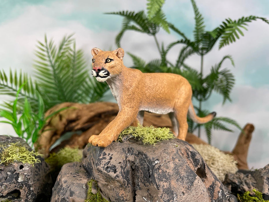 Mountain Lion Toy Figure | WS Naw | Safari Ltd®