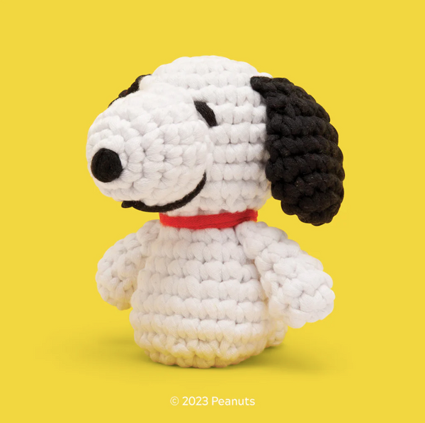 Snoopy - Woobles Beginner Crochet Amigurumi Kit | Safari Ltd®