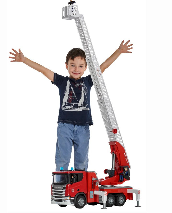 Scania Super 560R Fire Engine with Water Pump and L&S |  | Safari Ltd®