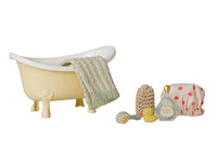 The Maileg Bathtub set, Mouse - Yellow by Maileg features a charming miniature yellow clawfoot bathtub with a green towel, ideal for any Maileg mice home. The set includes playful accessories such as a bath brush, loofah, rubber duck, perfume bottle, and a pink polka dot shower cap—making it an adorable and imaginative addition to pretend play.