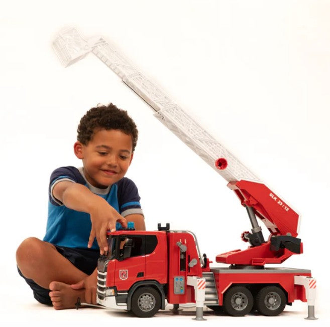 Scania Super 560R Fire Engine with Water Pump and L&S |  | Safari Ltd®