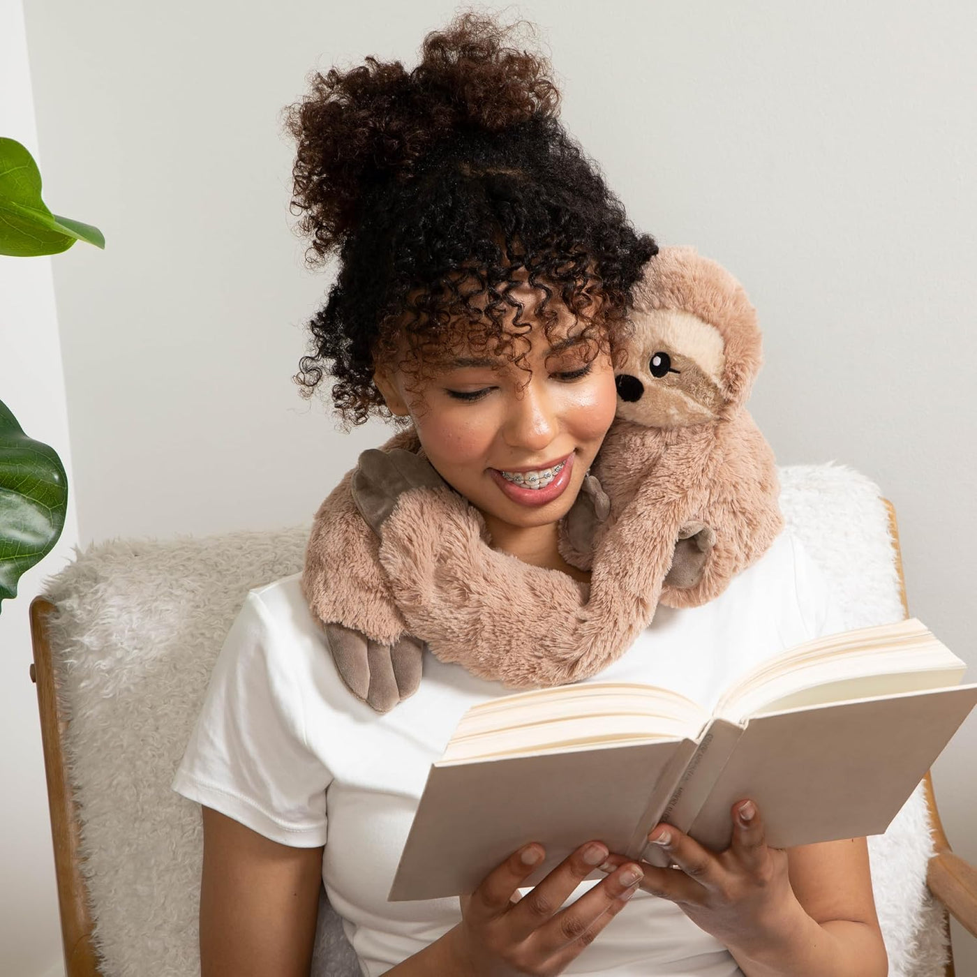 Hugimals Hugarounds Sawyer the Sloth Stuffed Animal Plush Toy |  | Safari Ltd®