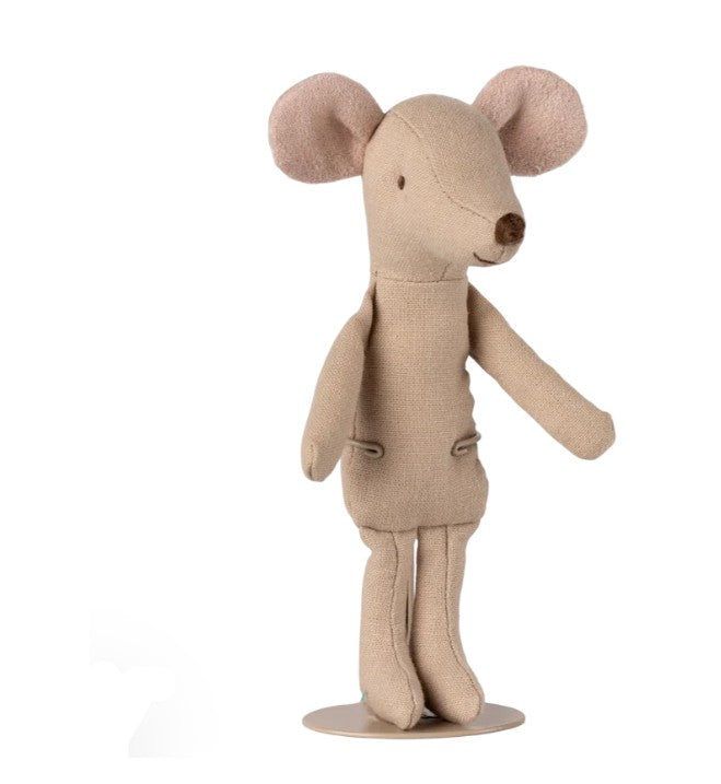 The Maileg Stand, Small - Mouse Sand by Maileg features a beige mouse with stitched details and big ears, standing upright on a small stand—ideal for adding charm to any dollhouse collection.