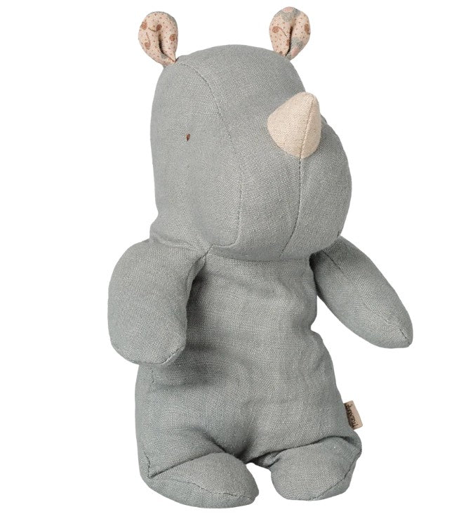 Maileg Safari Friends, Rhino, Small – Vintage Blue is a charming stuffed toy by Maileg featuring soft vintage blue fabric, beige speckled inner ears, and a beige horn. This small rhino has a classic design with minimal facial features and sits upright facing slightly to the right—an adorable addition to any collection.