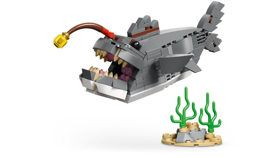 Lego Fierce Shark with a Treasure Chest 3-in-1 |  | Safari Ltd®