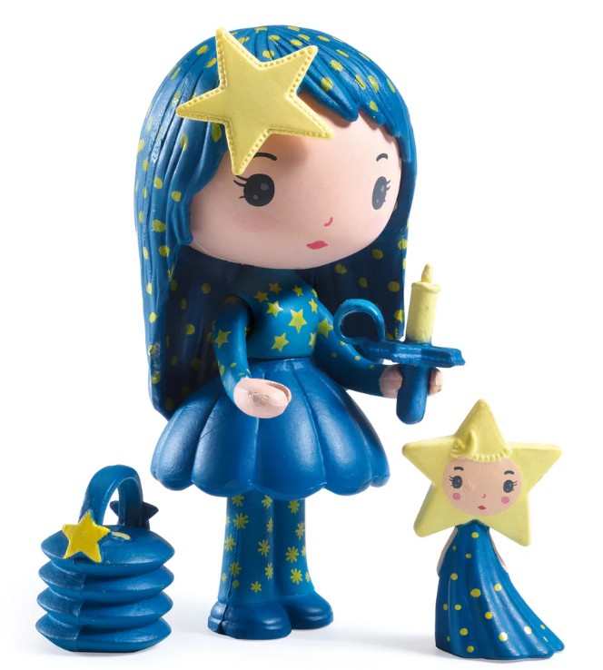 The DJECO Tinyly Luz & Light set features a blue-haired figurine adorned with yellow stars, holding a candle and accompanied by a star-shaped companion and a blue lantern with a yellow star, making it perfect for imaginative storytelling or as an addition to your DJECO collectible figure collection.