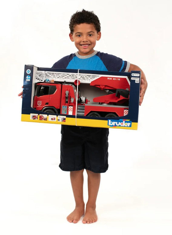 Scania Super 560R Fire Engine with Water Pump and L&S |  | Safari Ltd®
