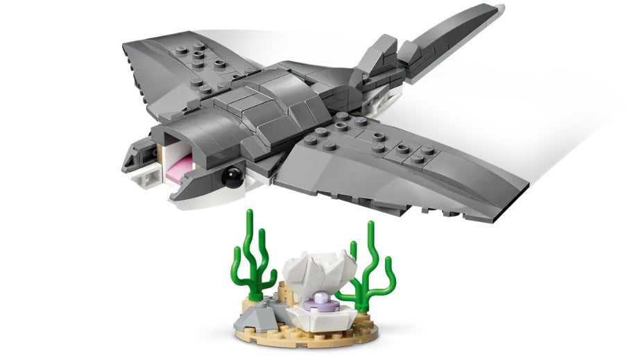 Lego Fierce Shark with a Treasure Chest 3-in-1 | Safari Ltd®