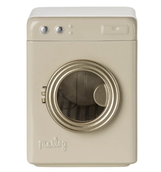 Maileg Washing Machine, Mouse – Off White: This miniature washing machine by Maileg features a round, transparent door and metallic accents, with the Maileg brand name embossed in the lower left corner of the front panel—perfect for your collection of Maileg mouse accessories.