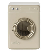 Maileg Washing Machine, Mouse – Off White: This miniature washing machine by Maileg features a round, transparent door and metallic accents, with the Maileg brand name embossed in the lower left corner of the front panel—perfect for your collection of Maileg mouse accessories.