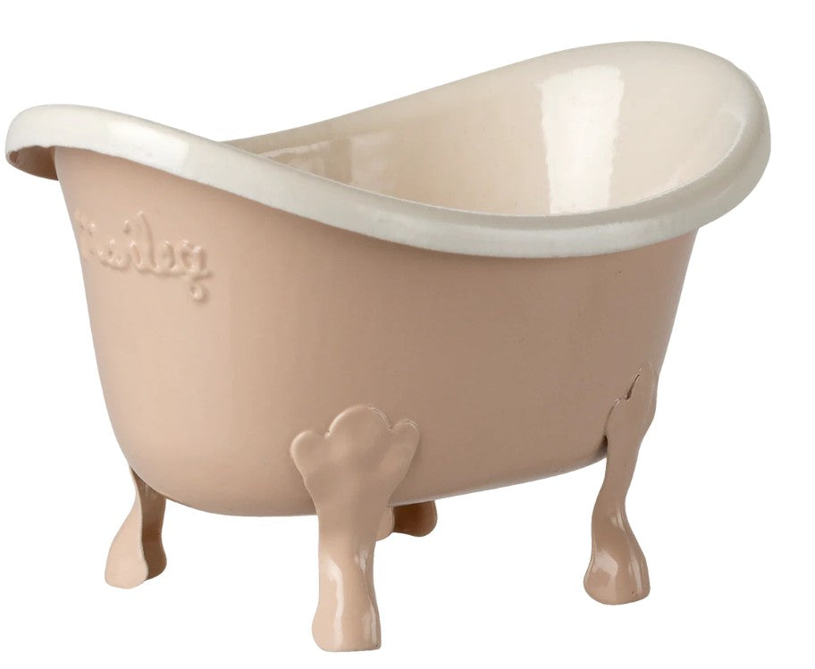 The Maileg Bathtub, Mouse - Rose by Maileg is a small, light pink ceramic clawfoot tub with a white interior—ideal as a vintage-style miniature bathtub for your Maileg mouse.