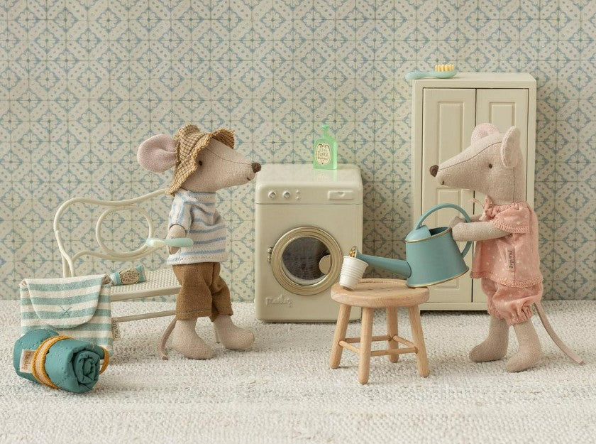 Maileg Big Sister Mouse In Matchbox | Safari Ltd®