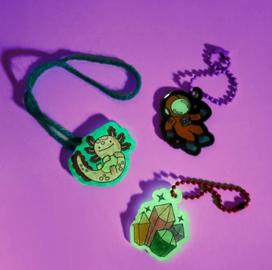 OOLY Shrink-Its!: D.I.Y. Shrink Art Kit - Glow Buddies |  | Safari Ltd®