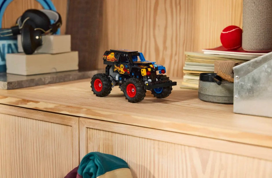 Lego Monster Jam™ Grave Digger™ Fire and Ice |  | Safari Ltd®