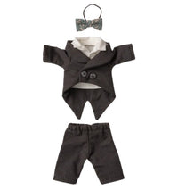 The Maileg Wedding Suit for Dad Mouse by Maileg features a tiny black suit with a white shirt, matching black pants, and a decorative green floral bow tie—all meticulously crafted as a miniature wedding outfit for Maileg Dad Mouse or other small dolls and stuffed animals. It’s the perfect addition to your mouse accessories collection.