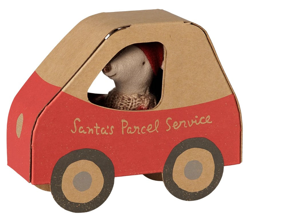 The Maileg Christmas Mouse, Little Sister in Car Box by Maileg features a small festive mouse wearing a red hat, nestled inside a charming red and brown cardboard car labeled “Santa’s Parcel Service”—a perfect addition for imaginative holiday play.