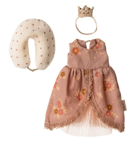 A delightful Maileg Queen dress set for Mum Mouse, featuring a miniature queen dress with pink floral details, a soft white neck pillow dotted with pink, and a small golden crown headband—all beautifully arranged on a white background. This charming ensemble from Maileg is the perfect outfit for your Mum Mouse.