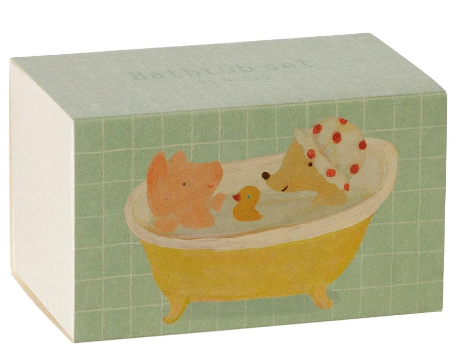An illustration on the Maileg Bathtub set, Mouse - Yellow box features a pig, a duck, and a hedgehog wearing a shower cap in a yellow miniature bathtub against a green tiled background, capturing the whimsical charm of the Maileg brand.