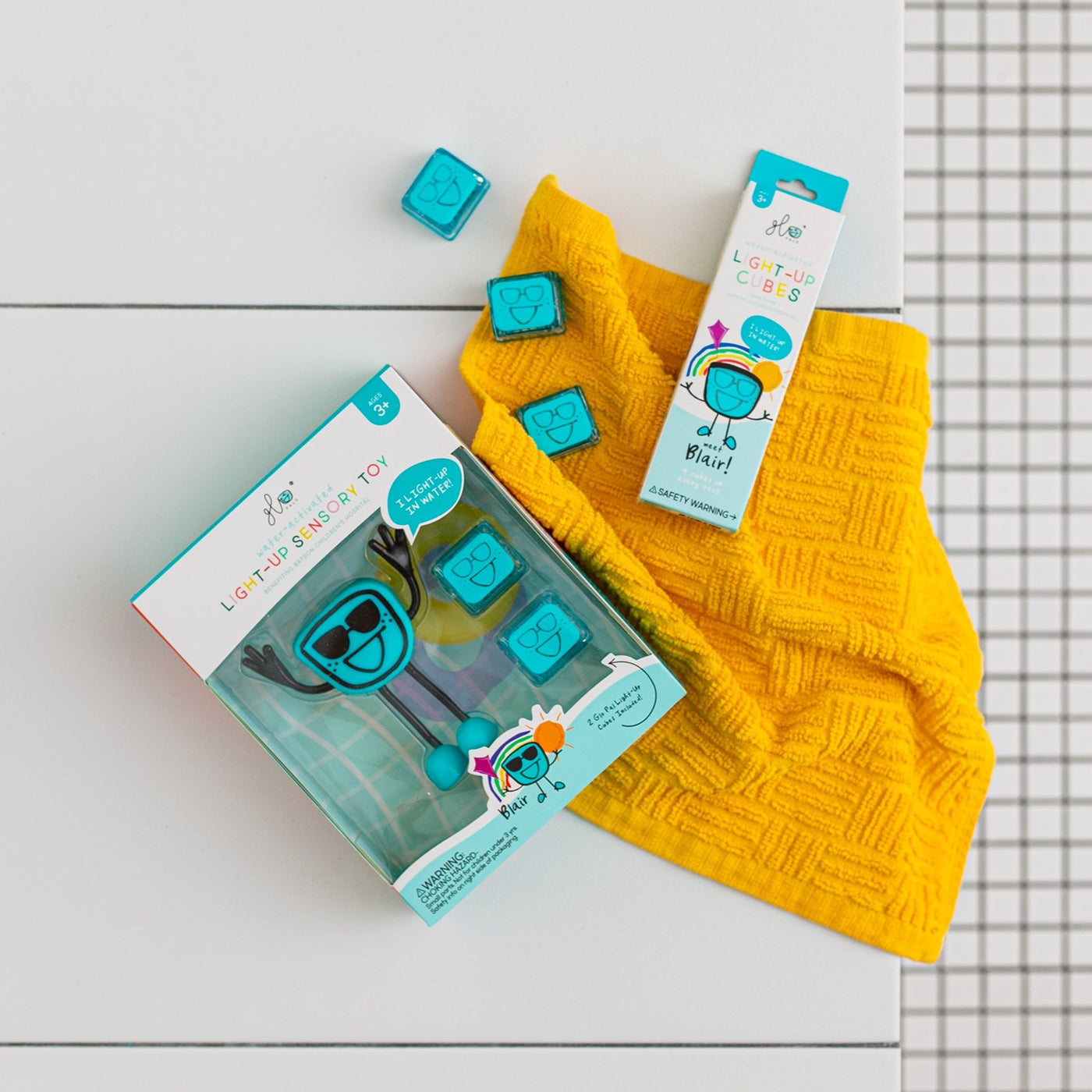 Blair Glo Pals 4Pack Blue Light Up Cubes bath toy Safari Ltd®