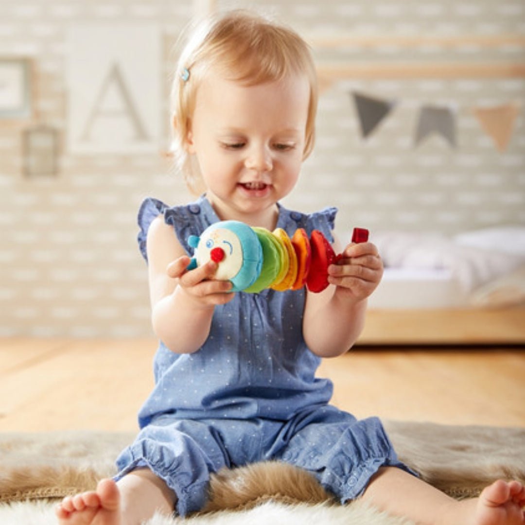 Caterpillar Mina Clatter Figure | Safari Ltd®