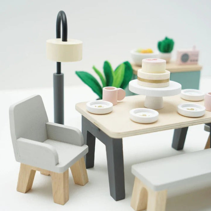 Daisylane Dining Room - Safari Ltd®