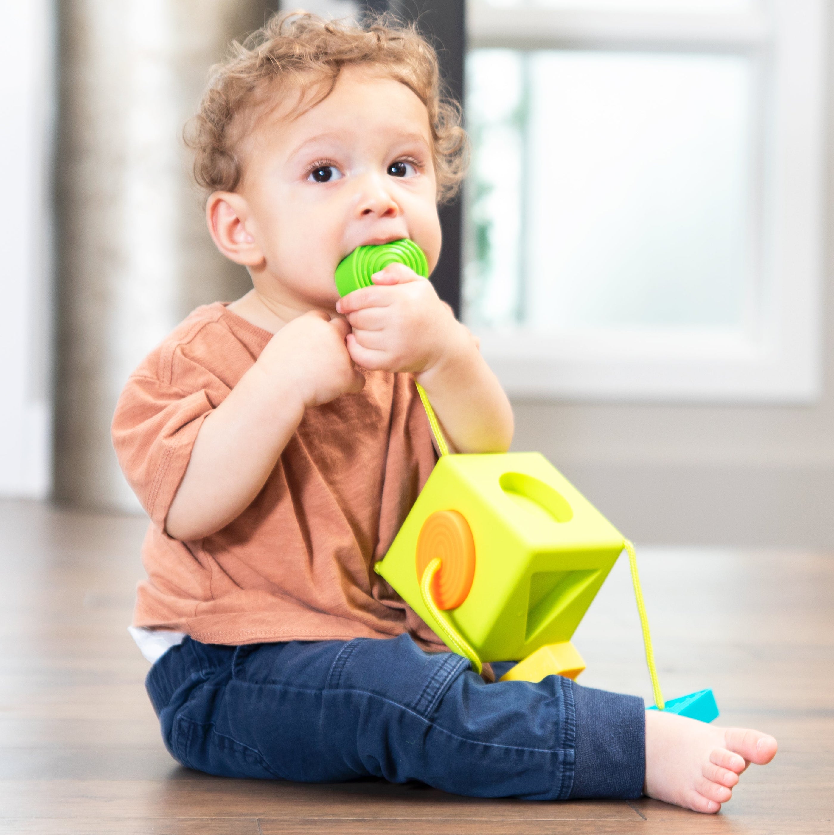 Fat Brain Toys OombeeCube Baby Toys Safari Ltd®