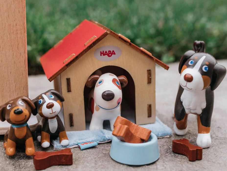 Little Friends Dog Lucky with Doghouse - Safari Ltd®