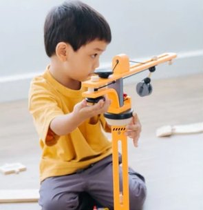 Plan toys crane set online