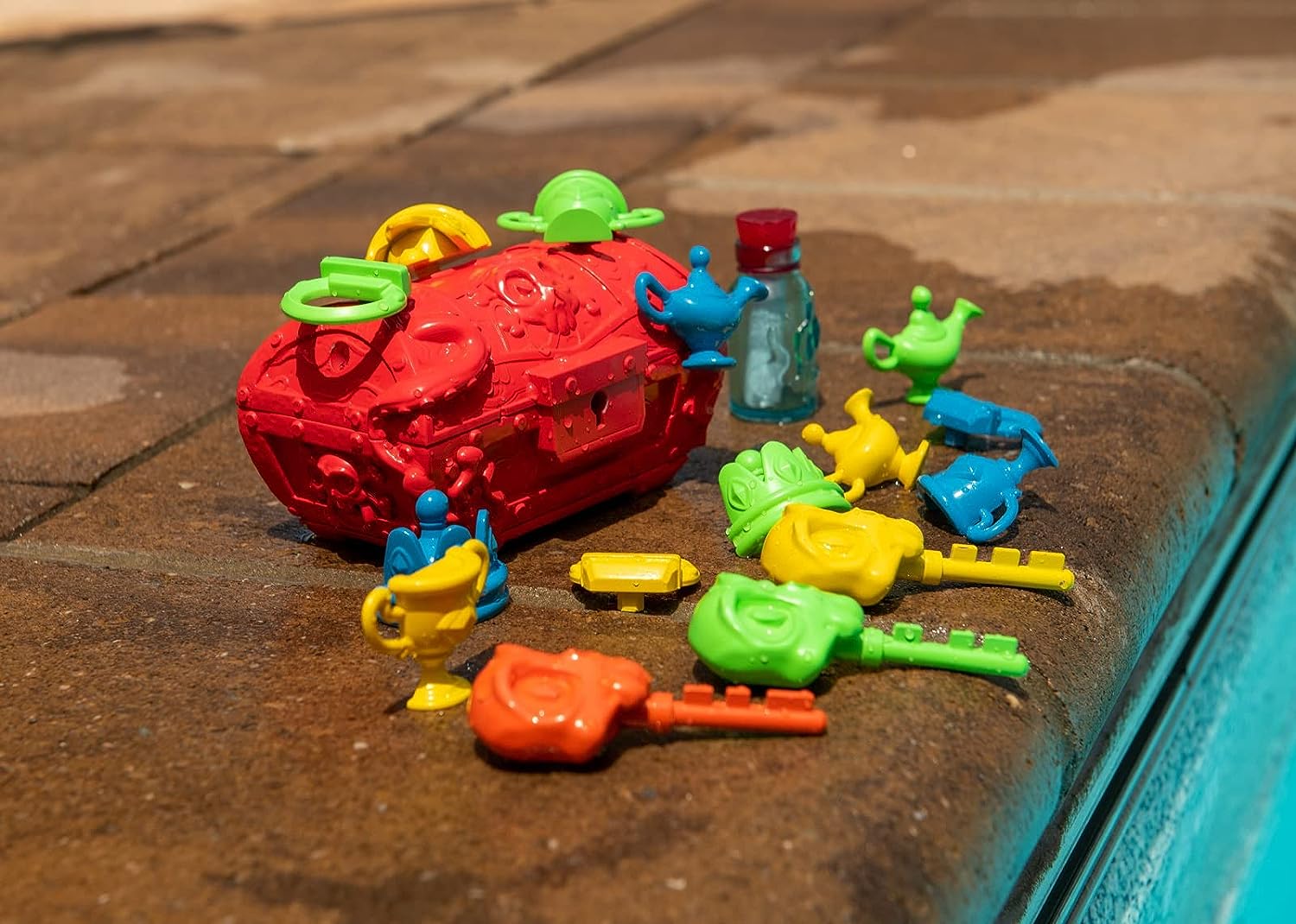 Wahu Mystery Key Treasure Chest Pool Toys | Safari Ltd®